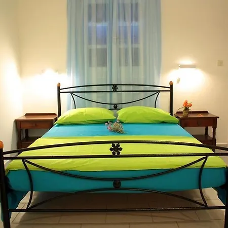 Hotel Kostas Perissa (Santorini)