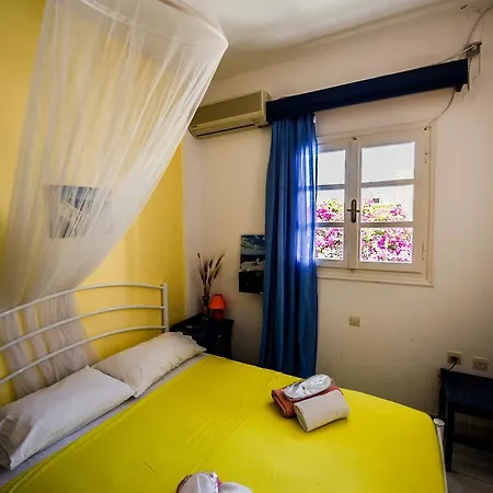 Kostas Hotel Perissa (Santorini)